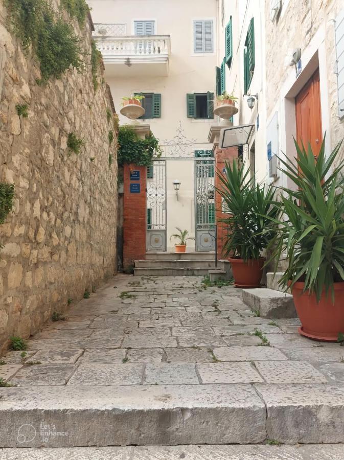 Garden Apartment Split Exterior photo